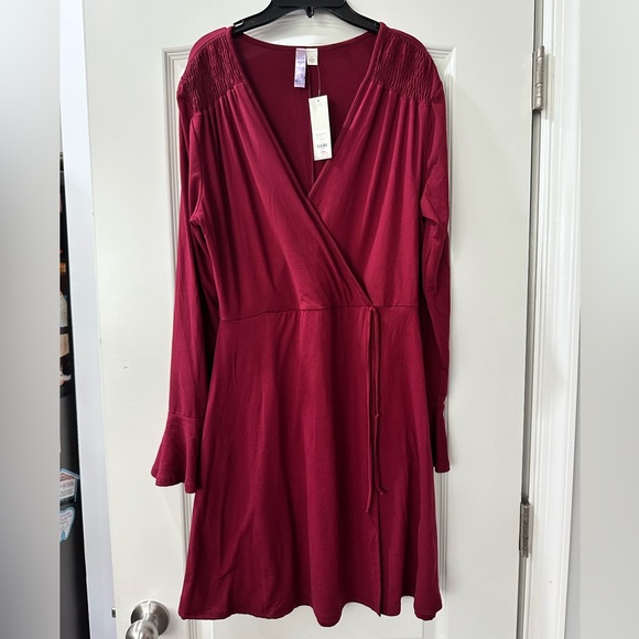 Francesca's Collections Dresses & Skirts - Francesca’s Alya Elegant Burgundy Boho Wrap Dress - Size Large
